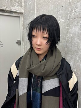 オーン 渋谷(OOn) ブルーブラックのシャギーボブ