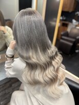 ラピス 横浜(Lapis)&nbsp;ホワイトシルバーブリーチカラーダブルカラー髪質改善エクステ