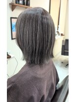 エメ(aimer) 白髪活かし切りっぱなしボブ◎