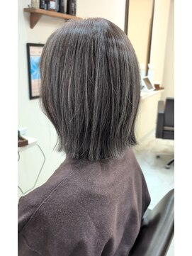 エメ(aimer) 白髪活かし切りっぱなしボブ◎