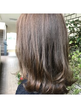 レジーロ (Regilo) REGILO『オリーブグレージュカラー』×ゆる巻きセミディ♪