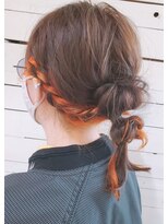テイルウインド(Tailwind)&nbsp;インナーカラーオレンジブラウン&三つ編みアレンジ/暖色系カラー