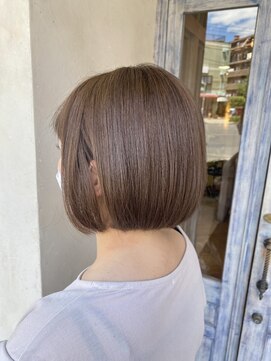 エイミーバイアフロート(amie by afloat) グレージュ×ミニボブ◎