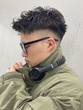 フィフス 栄(fifth) 刈り上げアップバングフェードツーブロックスパイラルパーマ