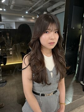 ウィリートーキョー 渋谷(WELLY TOKYO) レイヤーカット×オリーブグレー　須田