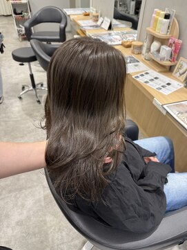 アヴァンス 京橋店(AVANCE) 夏は明るめの光沢のあるアッシュカラーに♪