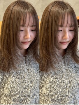 ウェウェ(wewe) 透明感くすみオリーブベージュ×ナチュラルレイヤー