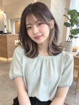 ラナ(LaNA)&nbsp;耳かけと明るいアクセントの外ハネミディ