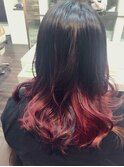 デザインカラー黒髪×スカーレット毛先無造作カールロング