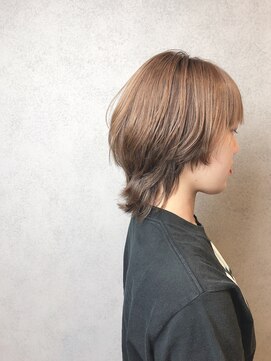 ヘアサロンM 新宿 ショートウルフ×シナモンベージュ