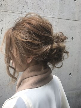 ヘンリエッタ 自由ヶ丘(Henrietta) ざっくりミドルシニヨン