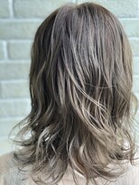 キリン (HAIR DESIGN Kirin)&nbsp;ミディアムベージュ×ハイライト