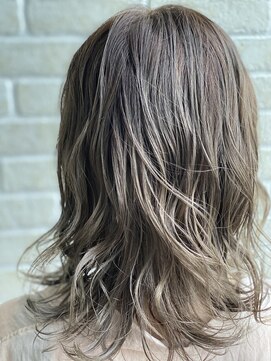 キリン (HAIR DESIGN Kirin) ミディアムベージュ×ハイライト