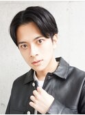 カーテンヘアセンターパート×ツーブロック刈り上げショート