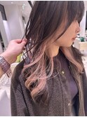 大人インナーカラーピンクベージュミディアムレイヤーカット