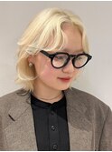12908ホワイトブロンドフェザーショートレイヤー韓国風巻きボブ