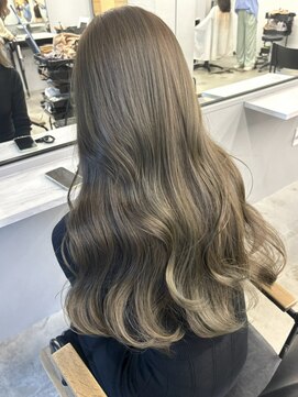 エヌアイ オモテサンドウ(ni omotesando) 赤みをしっかり消してくれるオリーブカラー