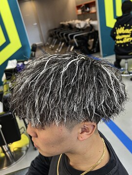 ダズルヘアラッシュ(DAZZLE hair RUSH) 【泉 陽登指名】ホワイトメッシュ×束感ツイストパーマ