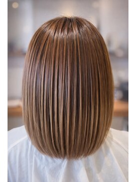 ミルキィ 五条店 ショート/ベージュ/ブラウン/50代/40代/うねり/ボブ/細毛/広がり