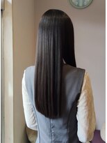 ジョナ(Jona)&nbsp;秋色ショコラ×極上ツヤ感の自然派ストレートロング