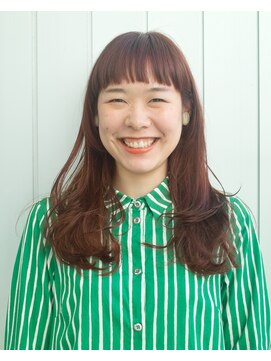 エン(YENN) ロングヘアとショートバングの組み合わせは相性◎