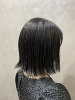 ロウ 町田(ROW)&nbsp;地毛風ブルーブラック×ぱつっとボブ