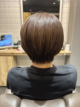 カミケンガレリア(kamiken. galleria) ミルクティーベージュ×ひし形ショートボブ【カミケンガレリア】