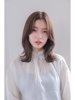 ハピネス 河原町店(Happiness)&nbsp;くすみベージュ　ミディアムレイヤー　外ハネ　韓国風巻き