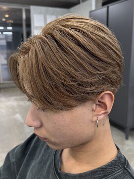 エデアンルクラ 下通(EDEAN Leclat) 熊本メンズカラー センターパート ミルクティー MEN'S HAIR