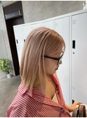 ピンクベージュ