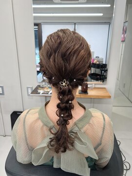 バルベストーキョーサウス(BARBES TOKYO SOUTH) 雨の日にも崩れない編み下ろしアレンジヘア【清板】