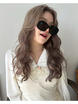 立体感ゆるふわ大人可愛いセミウェットウェーブロングヘア