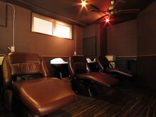 フルフラットのシャンプー台は首の負担がとても少なく、大好評♪