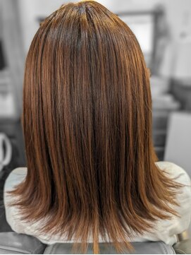 フォーエイチプラス(4H+) 外ハネスタイル