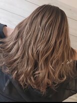 キーン 渋沢(KEEN.)&nbsp;バレイヤージュでミルクティーベージュ