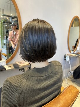 クルニエ(crenier) 濃いめオリーブ/ボブ/ブリーチなし