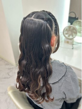 ヘアーメイクサロンアール(hair make salon R) 編み込みカチューシャのハーフアップ