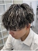 渋谷メンズハイライトカラーメッシュカラー緩めスパイラルパーマ