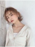柔らかベージュのガーリーボブ