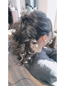 美容室 トワモワ ポニーテールアレンジ