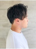 束感前下がり無造作ショート黒髪カジュアルビジネスくせ毛風