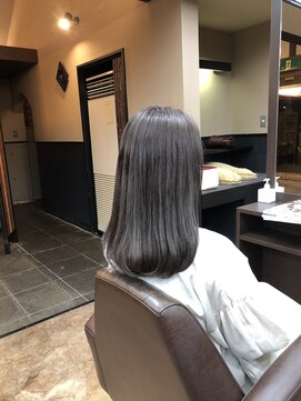 ナトゥーラ 岐阜(Natura) 人気ダークグレー