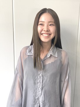 エン(YENN) オリーブベージュ　ロングヘア　ストレートヘア