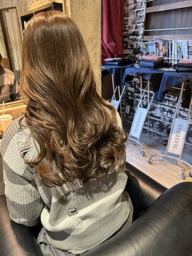 ニーゼロゼロナナ(2007) マットグレージュ