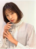 フラットボブ斜めバンググレーベージュシアカラーセミディ