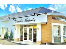 ワンダービューティー オヤマ(WonderBeauty OYAMA)の雰囲気（ハワイアン＆アンティークをモチーフにしておしゃれな空間です！）
