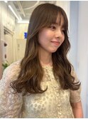 オリーブベージュ くびれヘア 顔周りカット 韓国ヘア 透明感