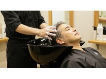 メンズ向けヘッドスパ＆スカルプケア［メンズカット/白髪ぼかし/ヘッドスパ/パーマ/白髪染め］