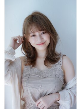 くびれ顔周りレイヤーミディ