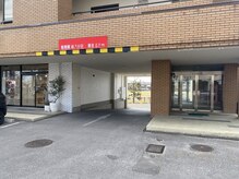 メリル(Melil)の雰囲気(マンションの下をくぐると駐車場です)